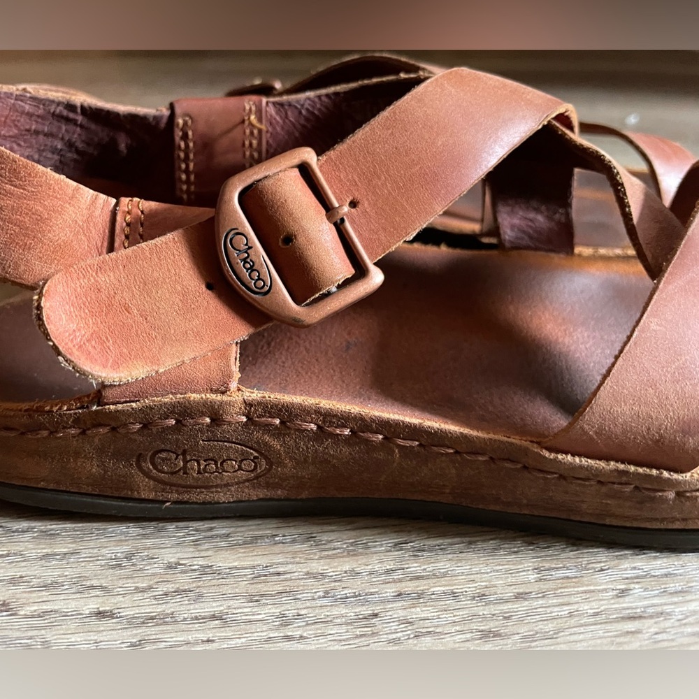 *SOLD* Leather Wayfarer Chacos — Women’s Size 7